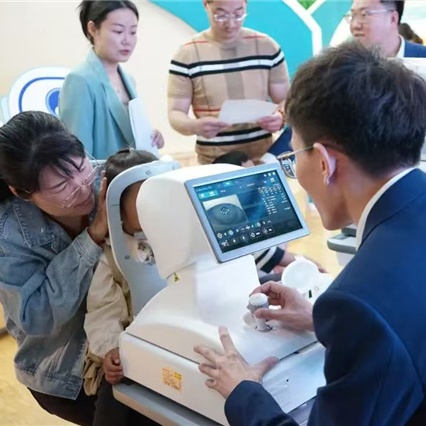 新戴明眼视光中心：开学在即，您家孩子的远视储备量还有吗？
