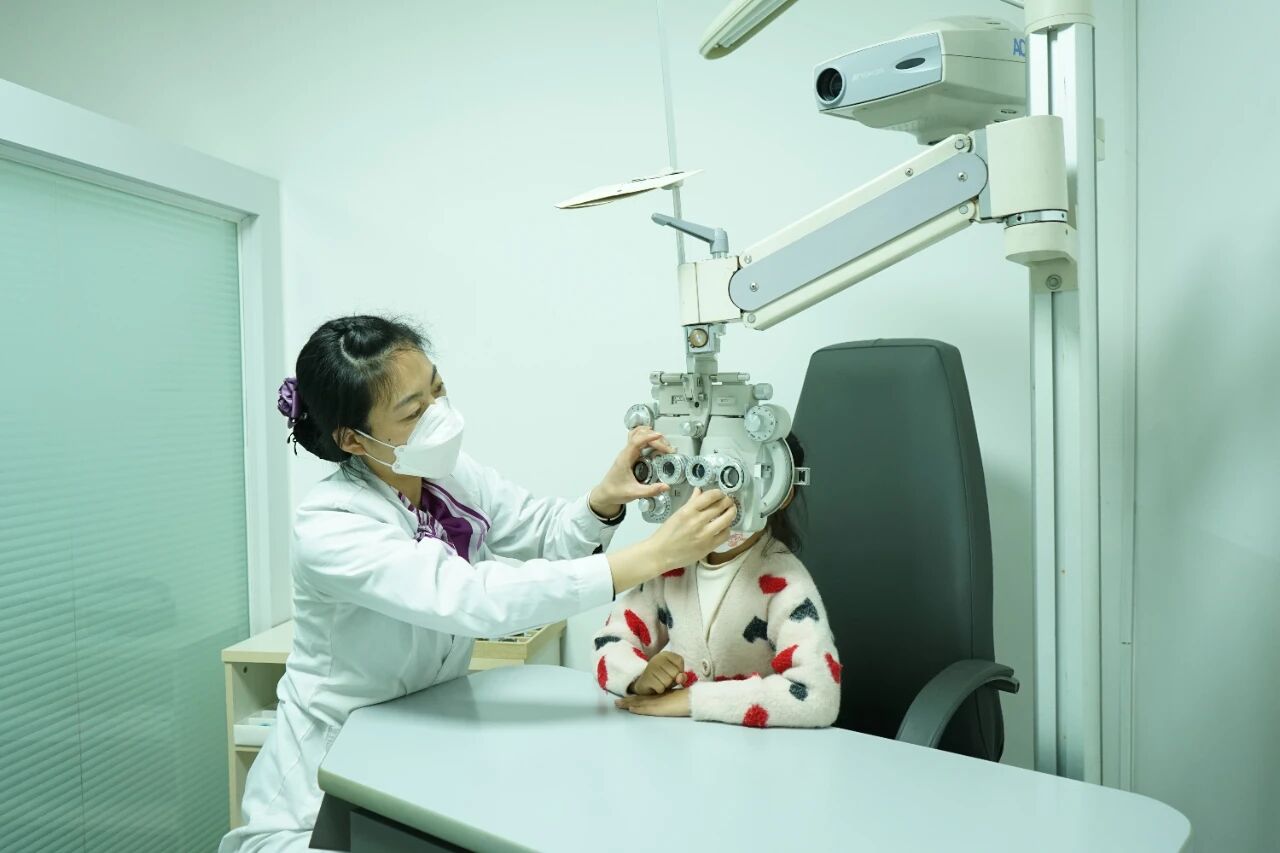 守护“瞳”年伙伴|蔡司小瞳堡镜片威海新戴